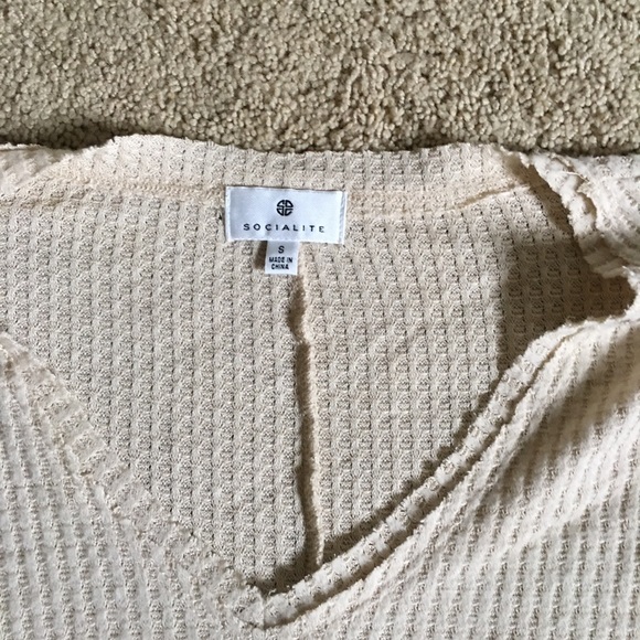 Beige v-neck sweater - Picture 2 of 3